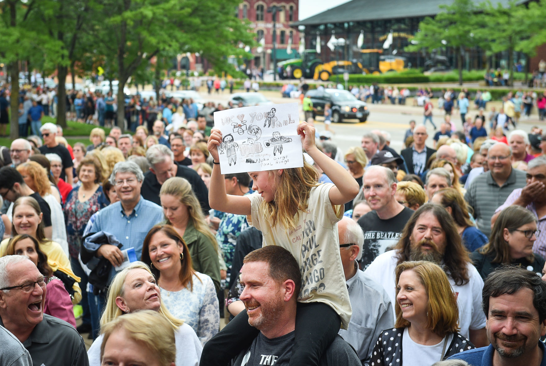 061219-McCartney-Fans-029a.jpg